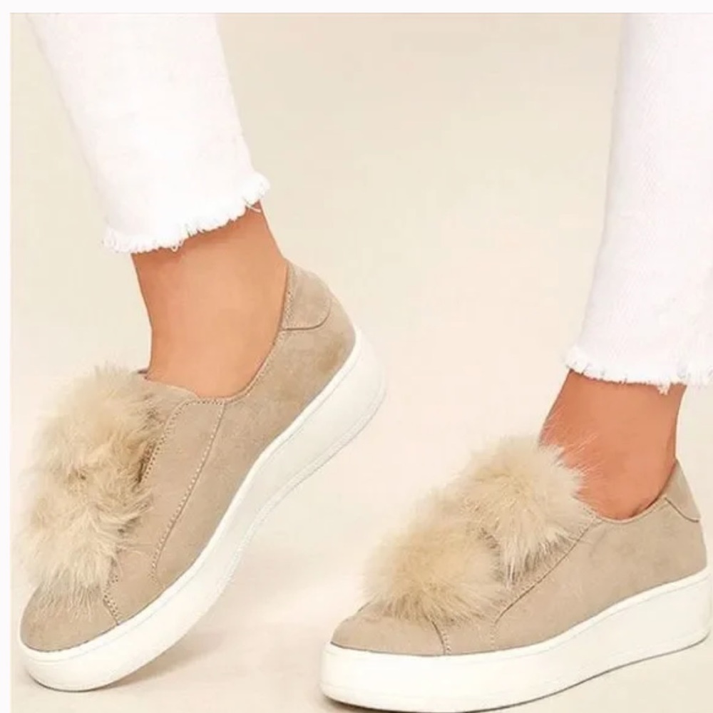 Steve Madden Bryanne Pom Pom Sneakers. Cream Size 8